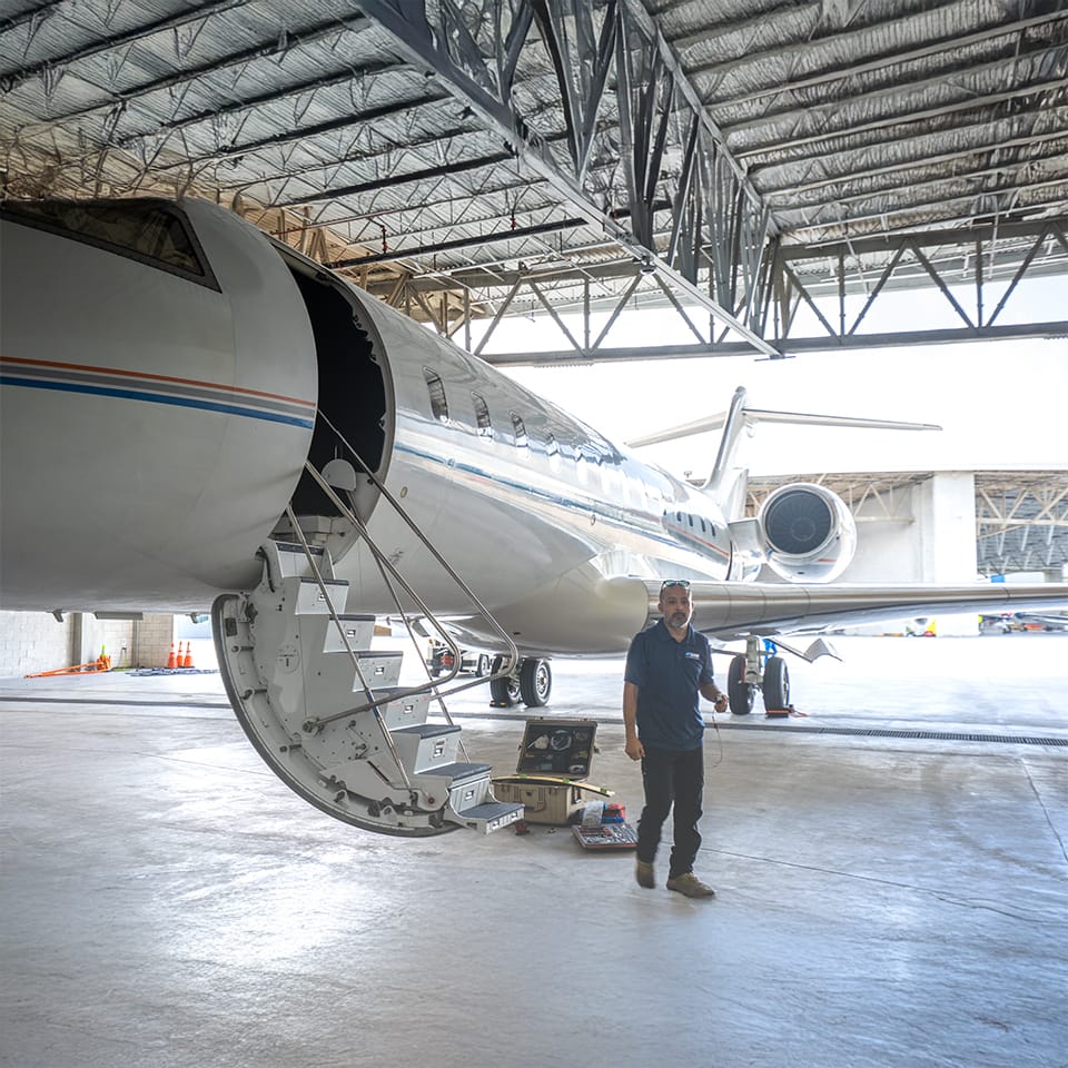 Global Express jet with mechanic